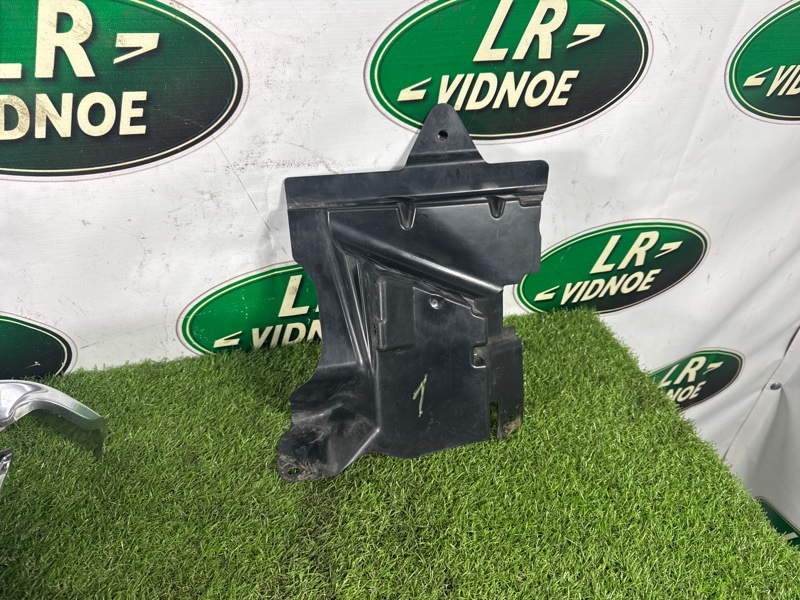 Подкрылок Land Rover Range Rover Velar (L560, 2020г.)