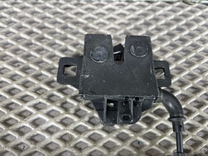 Фиксатор капота Land Rover Range Rover Sport (L461, 2024г.)