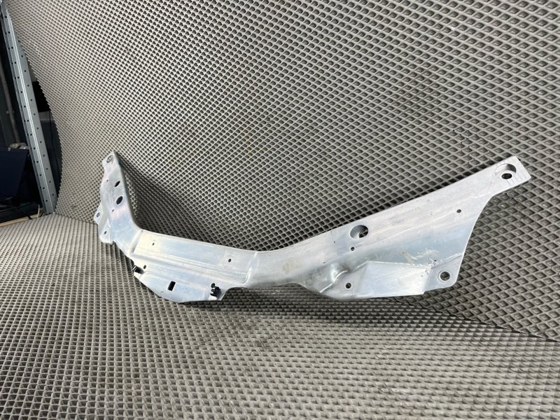 Распорка кузова Land Rover Range Rover Sport (L461, 2024г.)