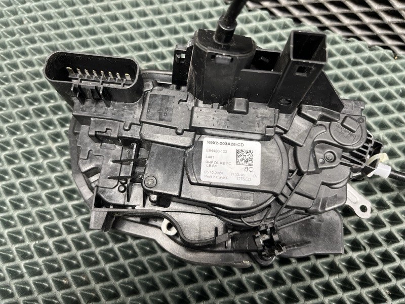 Комплект замков с доводчиками Land Rover Range Rover Sport (L461, 2025г.)