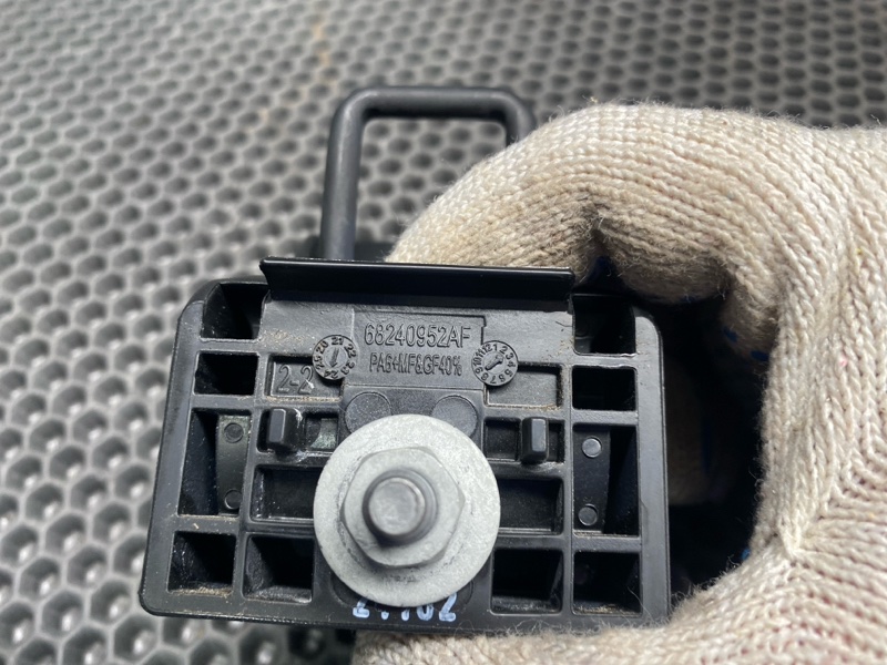 Замок капота Jeep Wrangler (JL, 2025г.)
