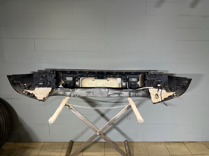 Бампер Land Rover Defender (L663, 2020г.)