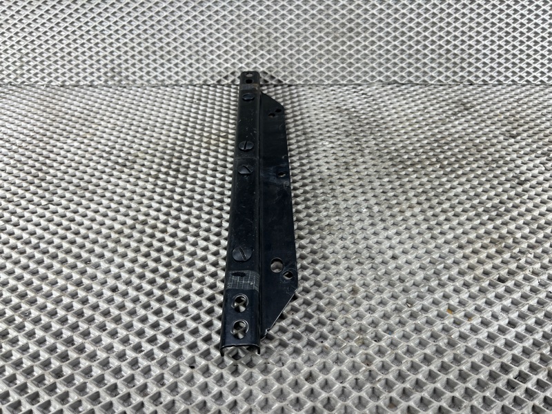Распорка кузова Land Rover Defender (L663, 2020г.)