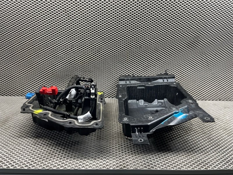 Короб аккумулятора Land Rover Range Rover Sport (L461, 2024г.)