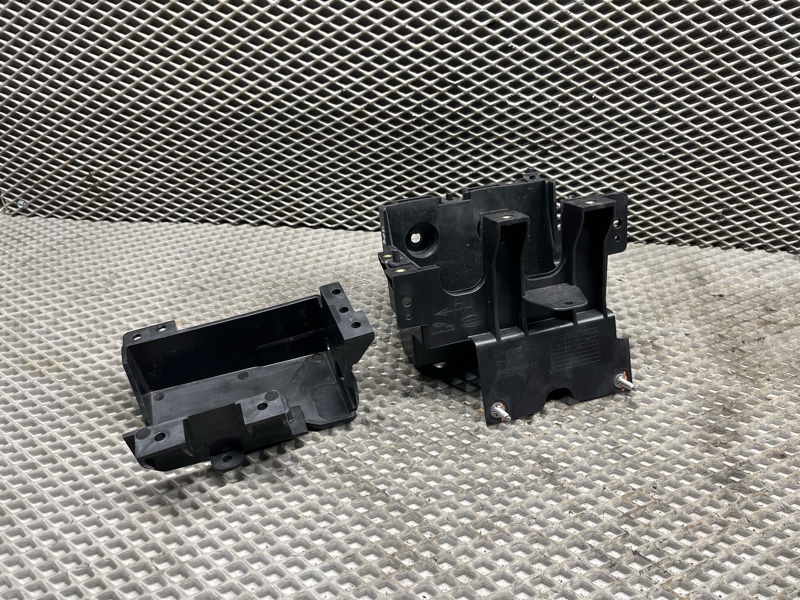 Кронштейн (крепление) Land Rover Range Rover Sport (L461, 2024г.)