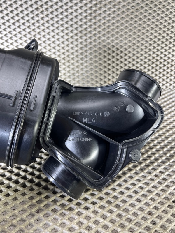 Патрубок впускной системы Land Rover Range Rover Sport (L461, 2024г.)