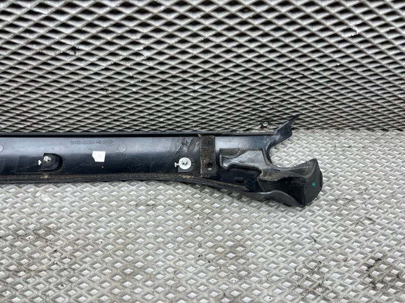 Накладка стойки лобового стекла Land Rover Range Rover Sport (L320, 2012г.)