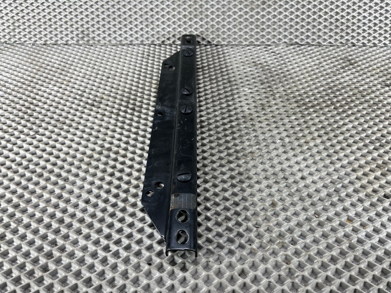 Распорка кузова Land Rover Defender (L663, 2020г.)