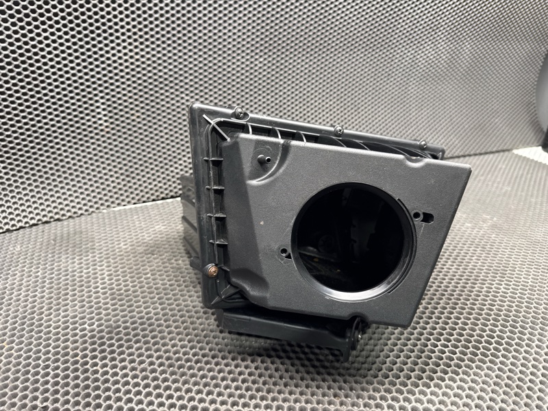 Корпус воздушногo фильтра Land Rover Discovery Sport (L550, 2020г.)