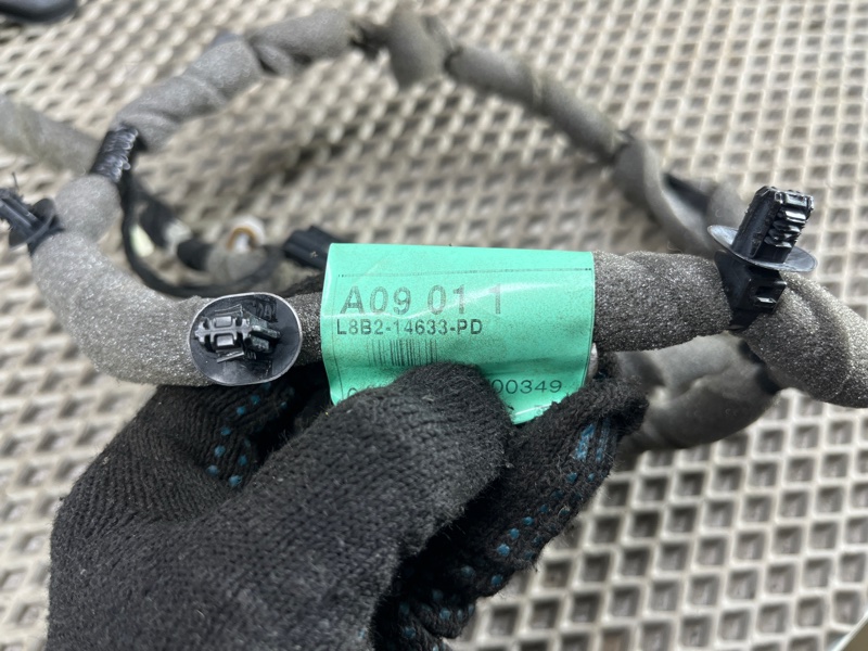Проводка двери Land Rover Defender (L663, 2020г.)