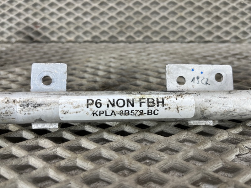 Патрубок отопителя (печки) Land Rover Defender (L663, 2020г.)