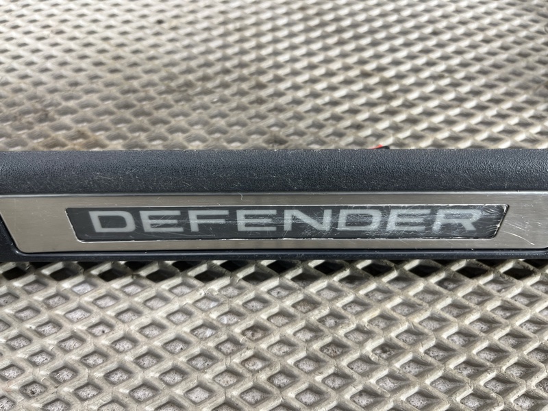Накладка на порог с подсветкой (комплект) Land Rover Defender (L663, 2020г.)