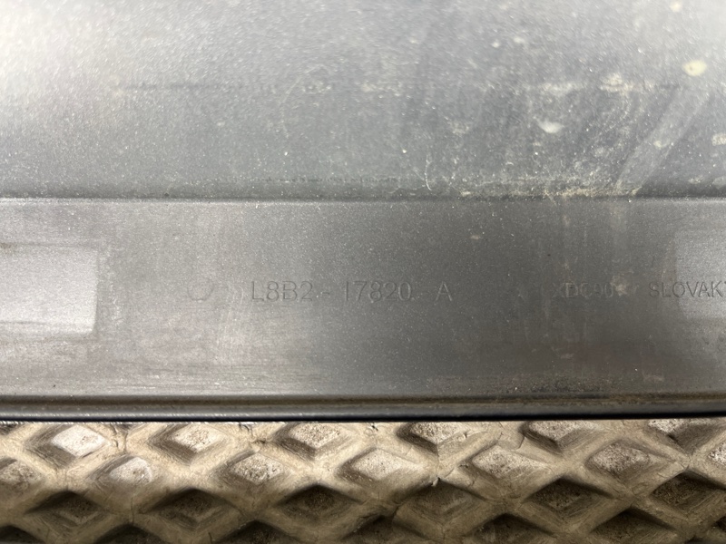 Решетка радиатора Land Rover Defender (L663, 2020г.)