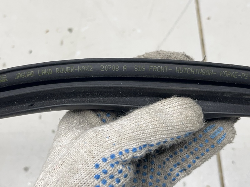 Уплотнитель дверного проема Land Rover Range Rover Sport (L461, 2025г.)