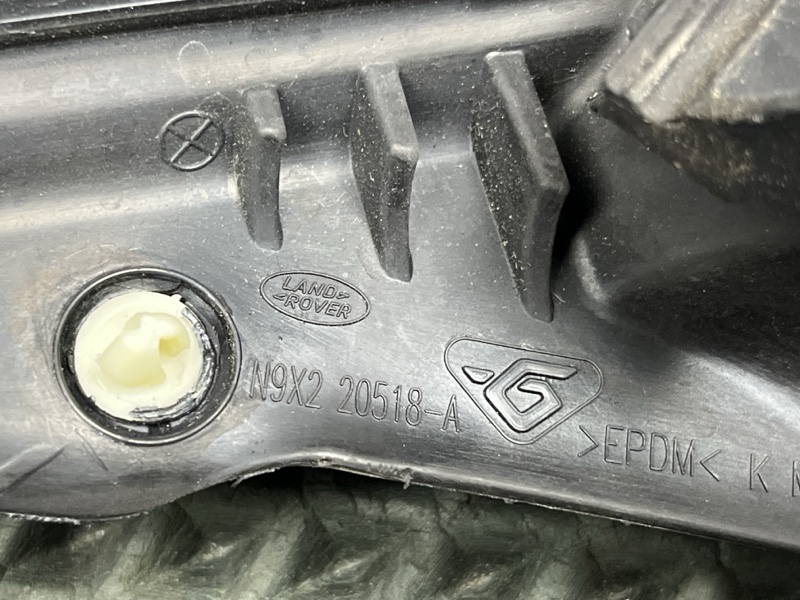 Уплотнительная резинка двери Land Rover Range Rover Sport (L461, 2025г.)