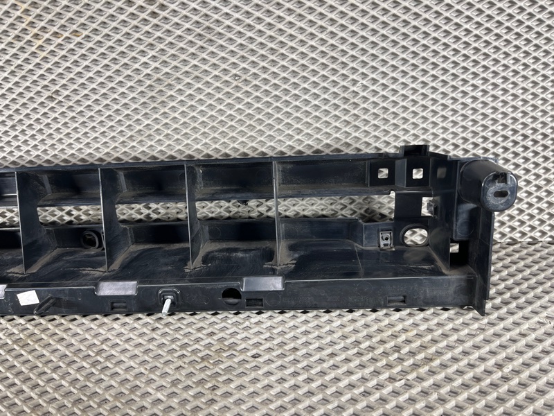 Кронштейн бампера Land Rover Defender (L663, 2020г.)
