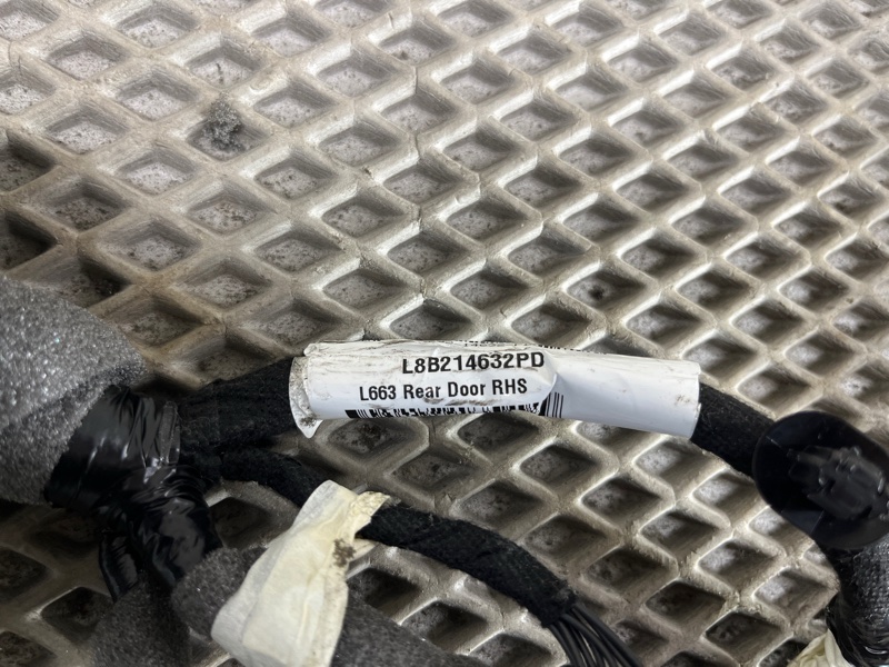 Проводка двери Land Rover Defender (L663, 2020г.)