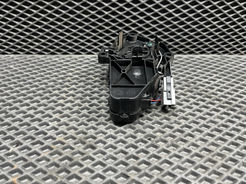Доводчик двери багажника Land Rover Range Rover Sport (L320, 2012г.)