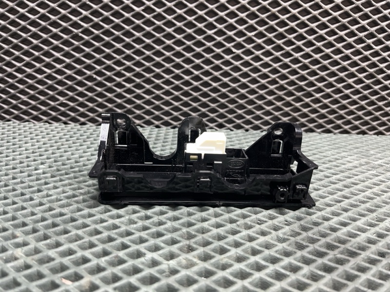 Кнопка стеклоподъемника Land Rover Range Rover Sport (L461, 2025г.)