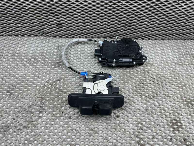 Замок багажника с доводчиком Land Rover Range Rover Evoque (L551, 2020г.)