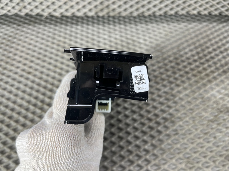 Кнопка стеклоподъемника Land Rover Range Rover Sport (L461, 2024г.)