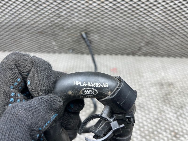 Патрубок системы охлаждения Land Rover Range Rover Sport (L494, 2017г.)