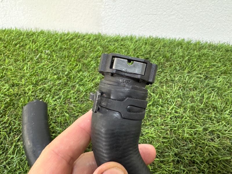Патрубок отопителя (печки) Land Rover Range Rover (L405, 2018г.)