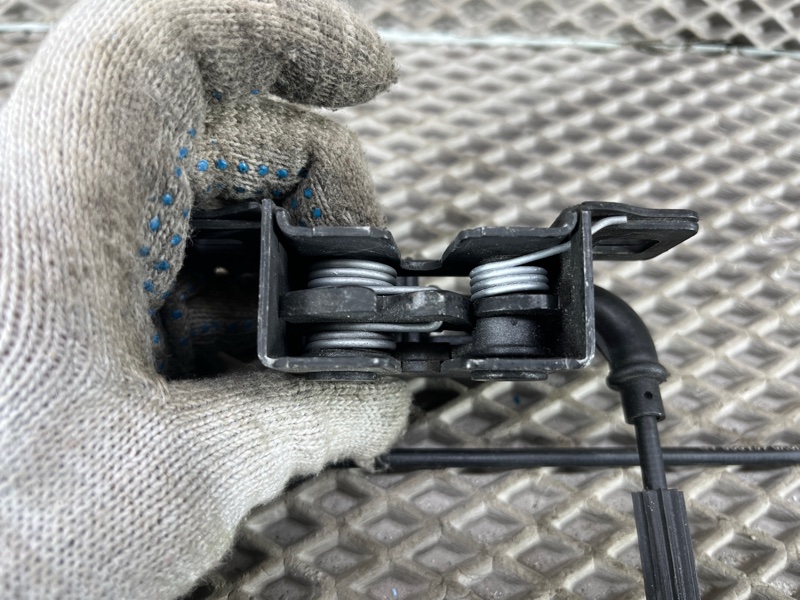 Фиксатор капота Land Rover Range Rover Sport (L461, 2024г.)