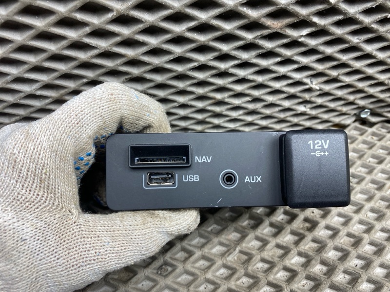 Разъем AUX / USB Land Rover Discovery Sport (L550, 2017г.)
