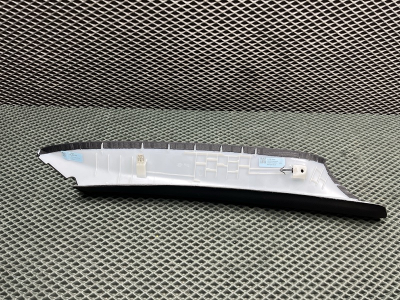 Накладка стойки лобового стекла Land Rover Range Rover Sport (L461, 2025г.)