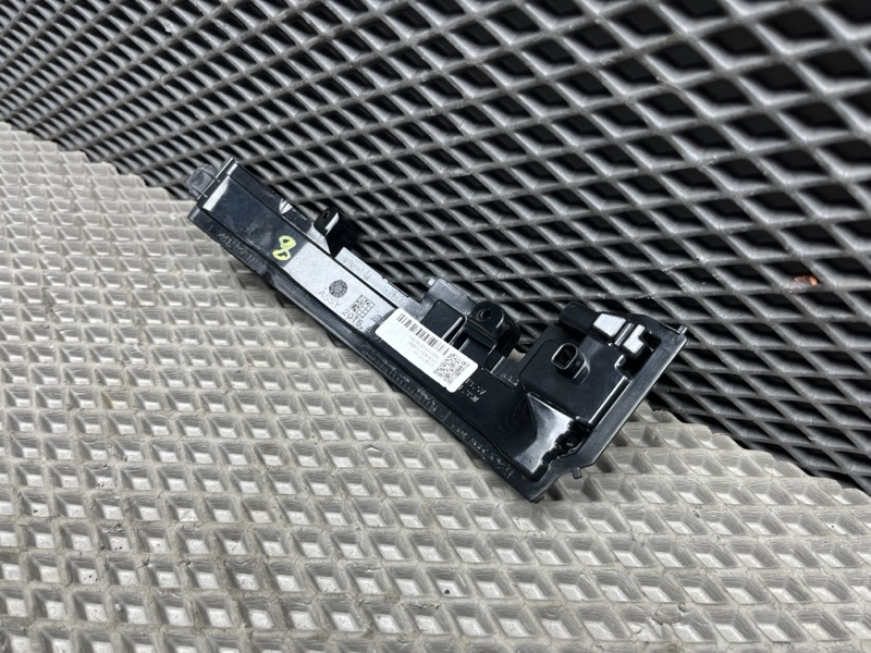 Повторитель поворота в зеркало Land Rover Range Rover (L405, 2021г.)