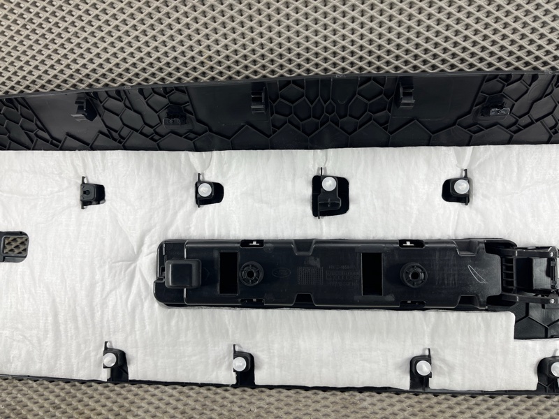 Обшивка двери багажника Land Rover Range Rover Sport (L461, 2024г.)
