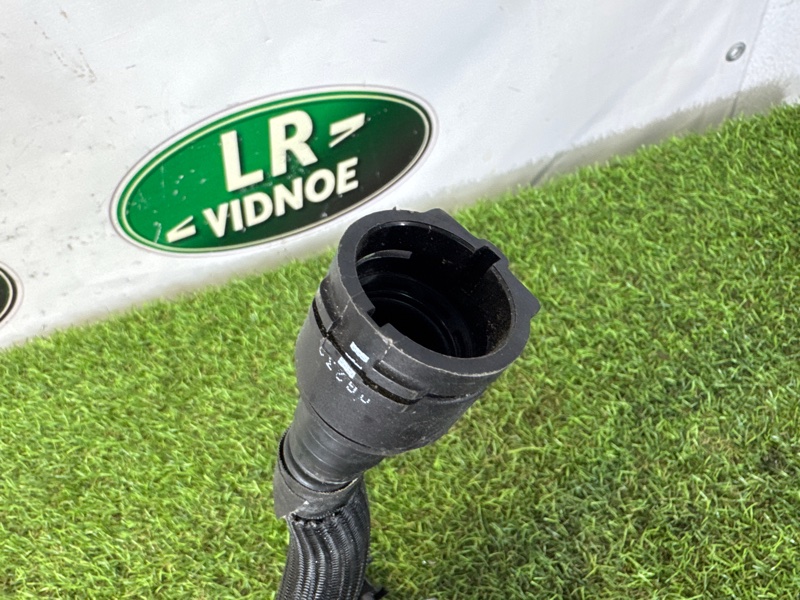 Патрубок системы охлаждения Land Rover Range Rover Sport (L461, 2023г.)
