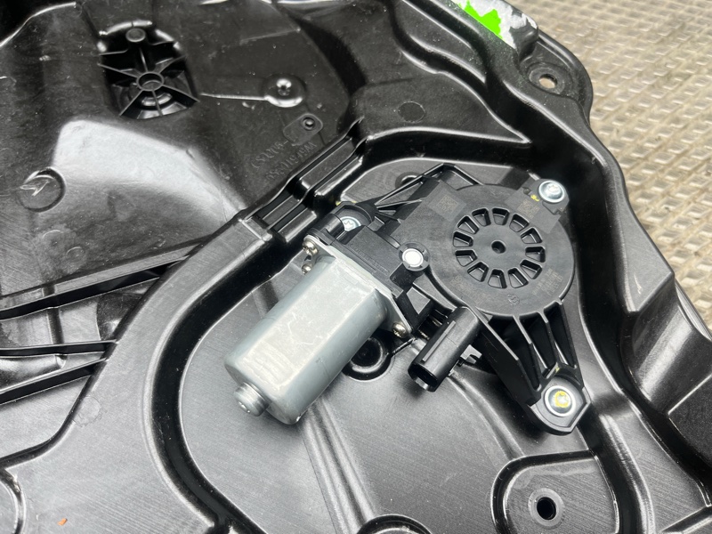 Стеклоподъемник Jeep Wrangler (JL, 2025г.)