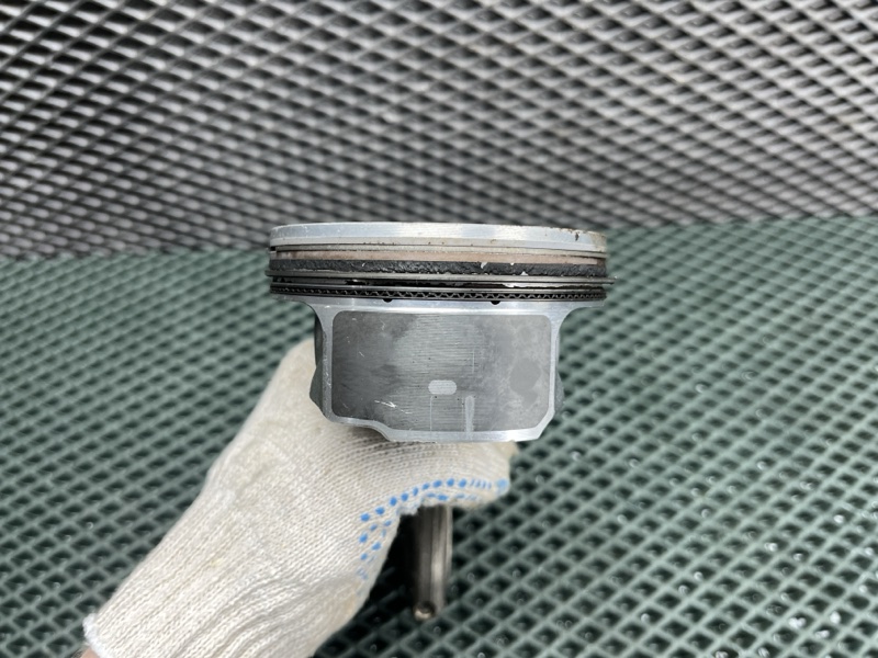 Поршень с шатуном Land Rover Range Rover (L405, 2016г.)