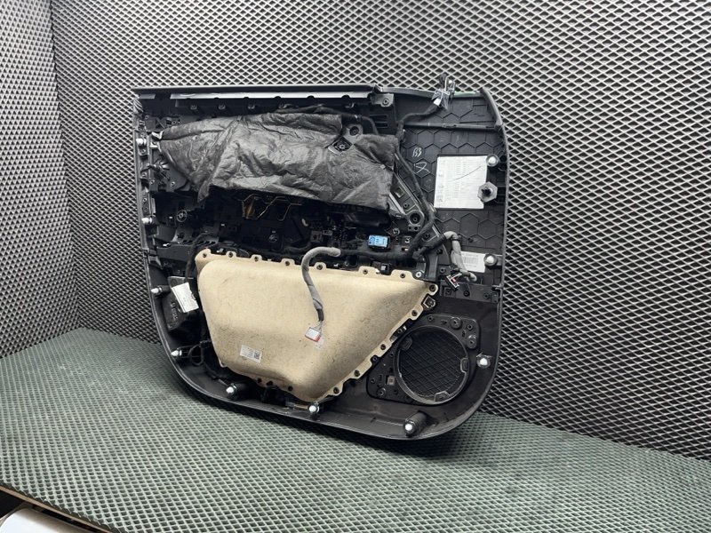 Обивка двери Land Rover Range Rover Sport (L461, 2025г.)