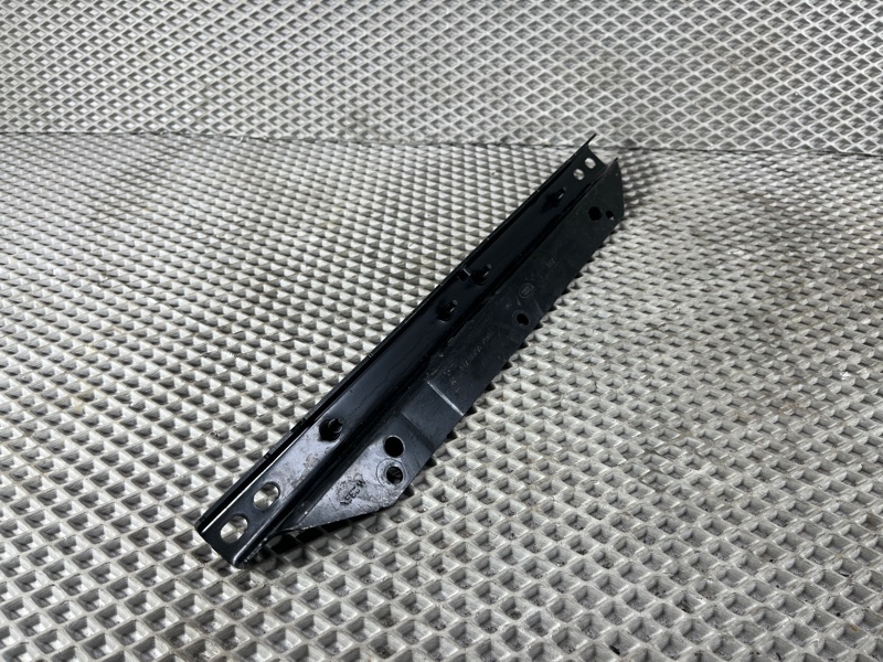 Распорка кузова Land Rover Defender (L663, 2020г.)