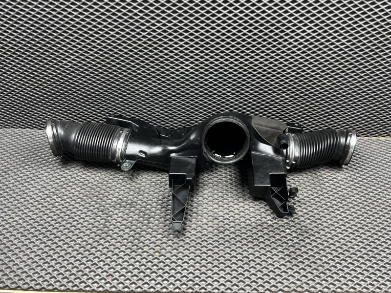 Патрубок воздушного фильтра Land Rover Range Rover Sport (L494, 2020г.)
