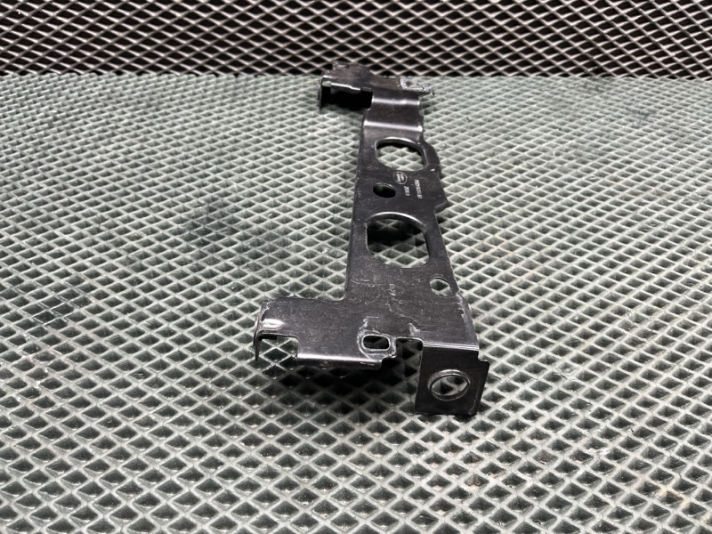 Кронштейн крыла Land Rover Range Rover Sport (L461, 2025г.)
