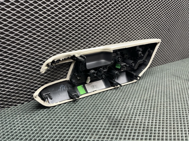 Подлокотник двери Land Rover Range Rover (L405, 2020г.)