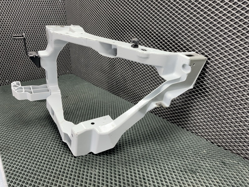 Крепление фары (кронштейн фары) Land Rover Range Rover Sport (L461, 2023г.)