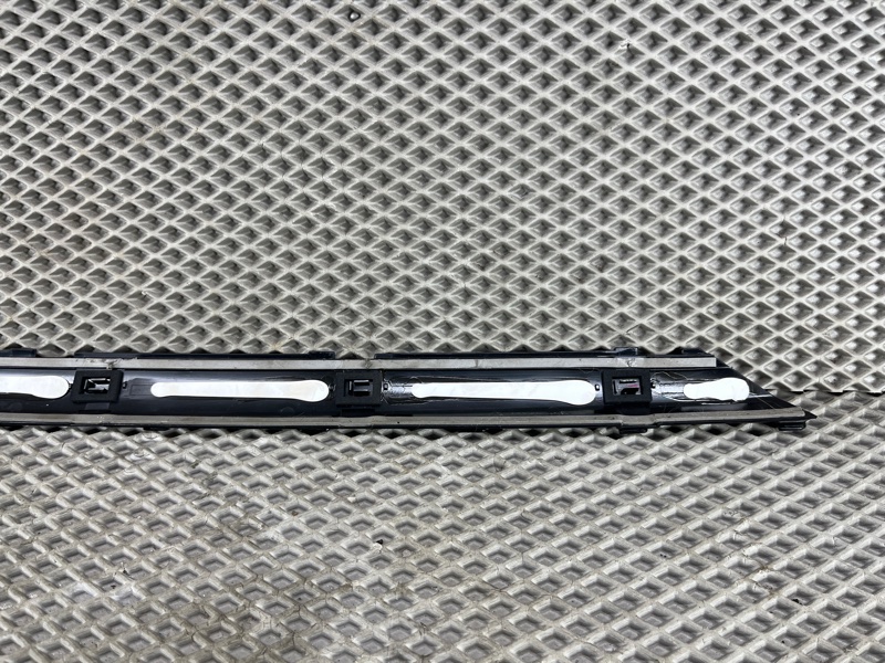 Крепление накладки лобового стекла Land Rover Range Rover Sport (L461, 2024г.)