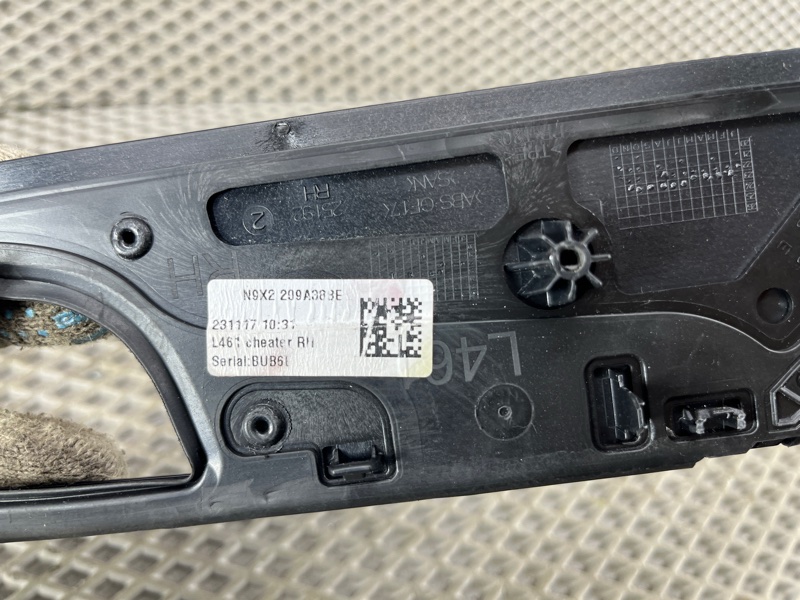 Декоративная накладка двери Land Rover Range Rover Sport (L461, 2024г.)