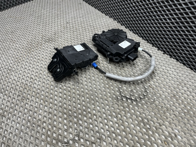 Замок багажника с доводчиком Land Rover Discovery Sport (L550, 2018г.)