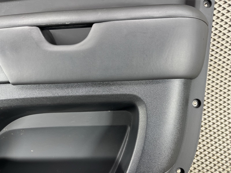 Обшивка двери Land Rover Defender (L663, 2020г.)