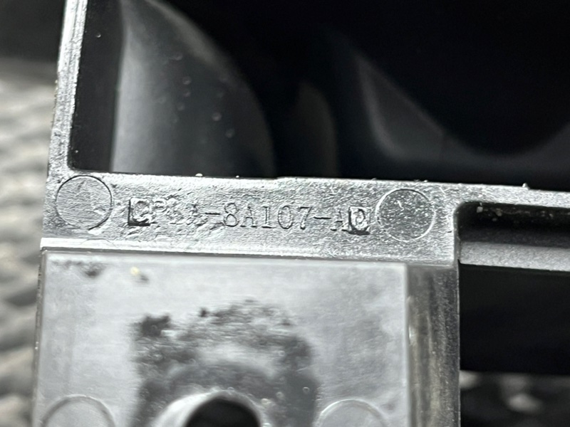 Кронштейн радиатора Land Rover Range Rover Sport (L494, 2020г.)