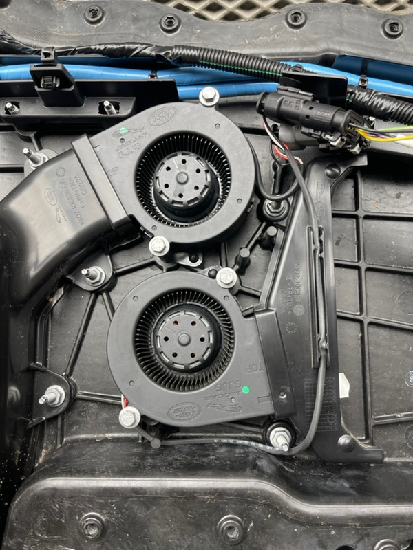 Короб высоковольтной батареи Land Rover Discovery Sport (L550, 2020г.)