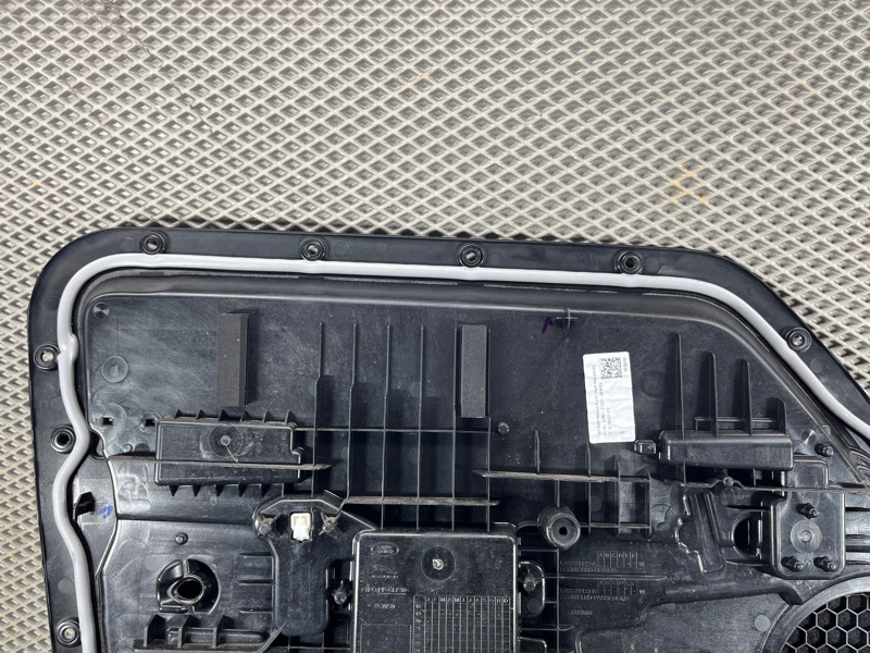 Обшивка двери Land Rover Defender (L663, 2020г.)
