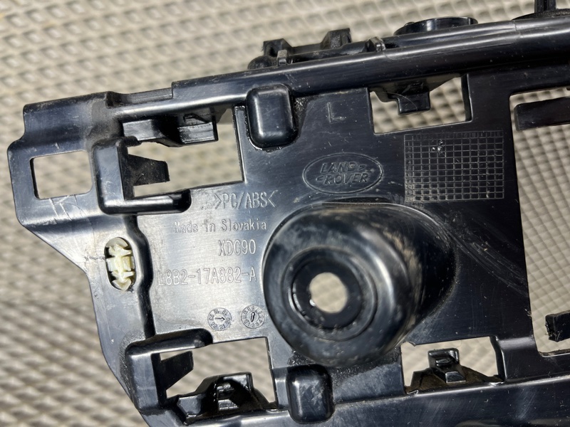Кронштейн бампера Land Rover Defender (L663, 2020г.)