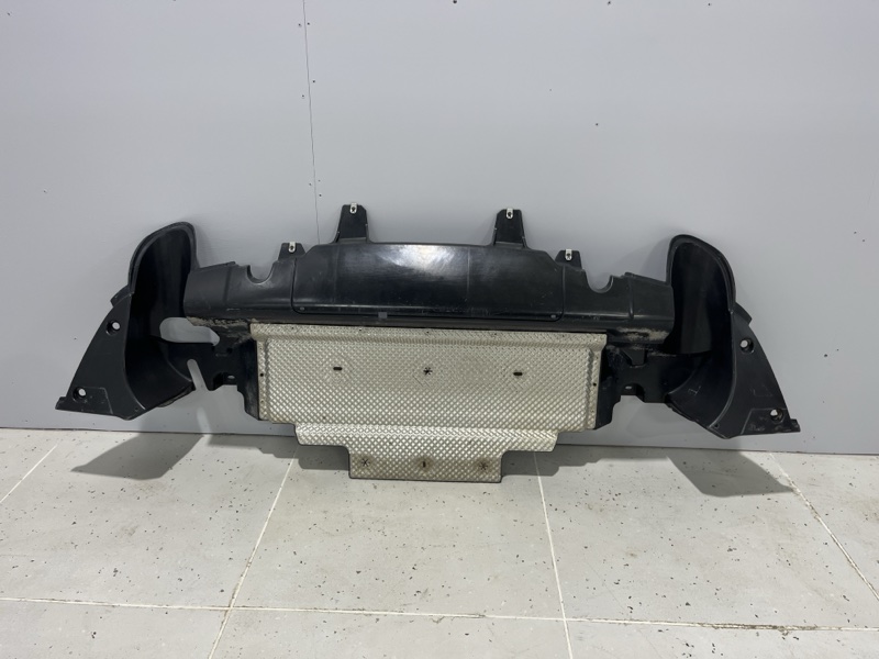 Тепловой экран глушителя Land Rover Discovery Sport (L550, 2017г.)